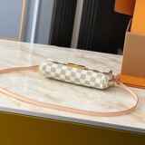 Cross-border women's bag single shoulder printing classic large square bag light armpit bag European and American trendy magnetic buckle factory source