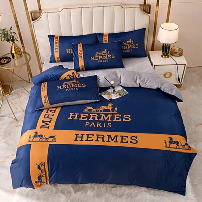 Louis Vuitton Trendy Thick Milk Fleece Four-Piece Set Winter Warm Baby Fleece Bed Sheet Duvet Cover Reversible Fleece Bedding
