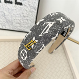 Louis Vuitton European and American Popular 2024 New Hong Kong Flavor Printed Fabric Women's Small Fresh Hair Accessories Old Floral Wide Edge Hair Band Pressing Hair Card